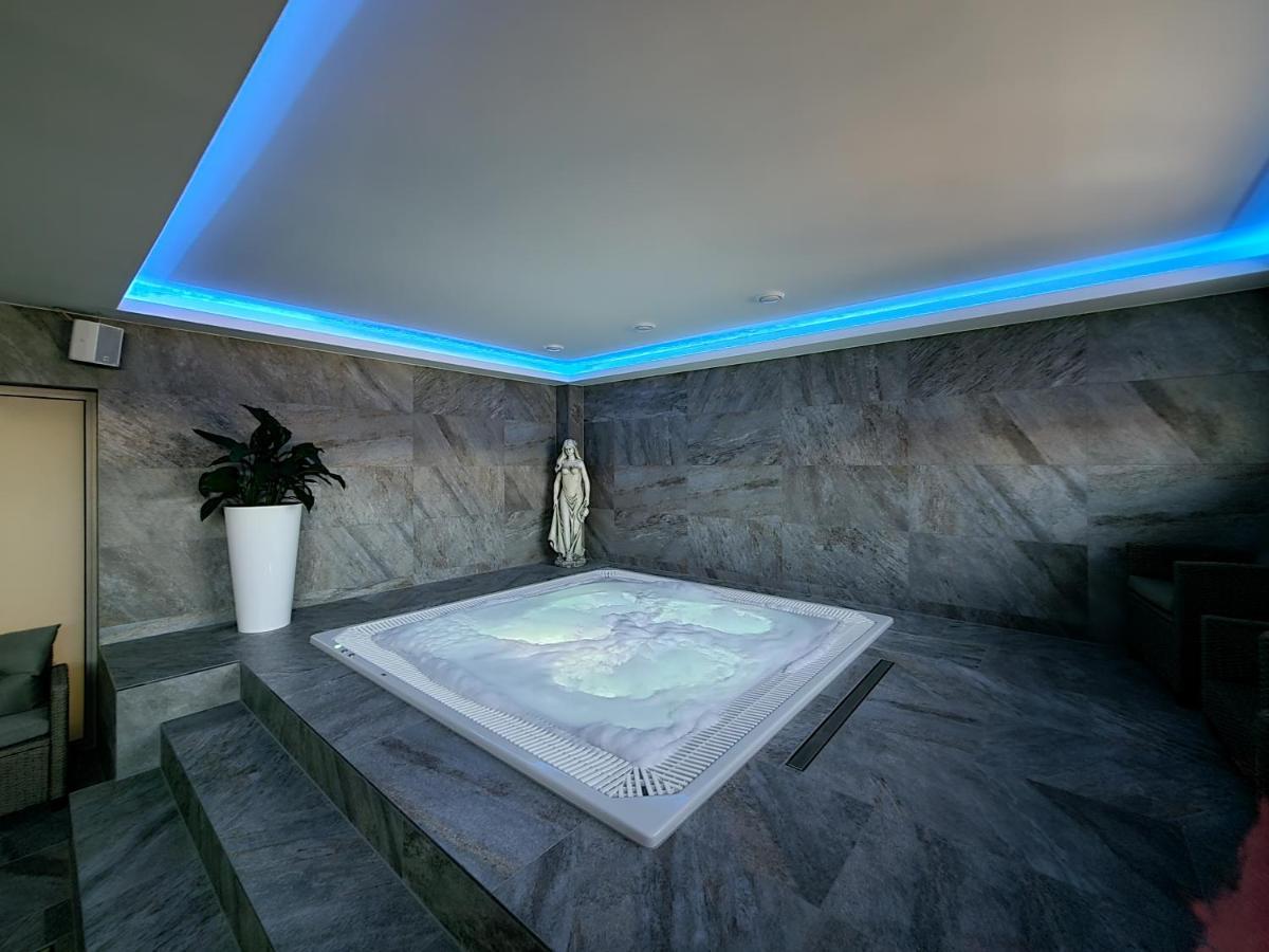 Chaty Krusetnica S Luxusnym Privatnym Wellness Екстериор снимка